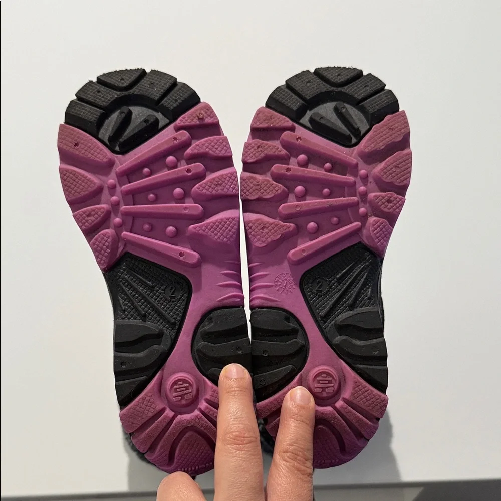 Kamik Gray and Black Girls Winter Boots with Purple Accents Size 2